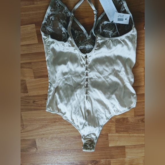 Body corset silk and gold embroidery - Picture 3 of 16